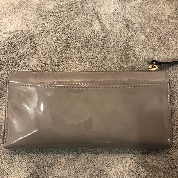 ***KATE SPADE PATENT LEATHER WALLET*** - Picture 2 of 9